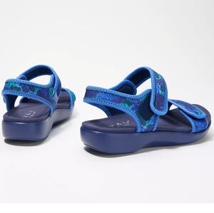 TRAQ by Alegria knit backstrap sport sandals blue size 40